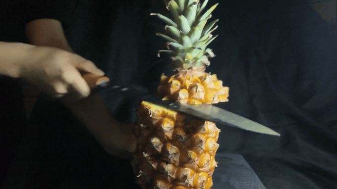 Pineapple cut with the hardened edge